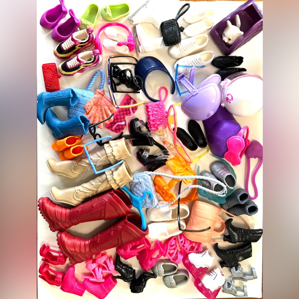 Barbie and fashion doll accessories lot